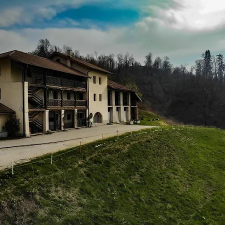 Pensión Immerso Nella Natura Con Parcheggio - Viola