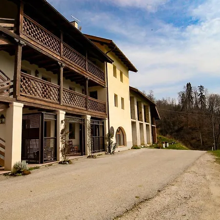Immerso Nella Natura Con Parcheggio - Viola